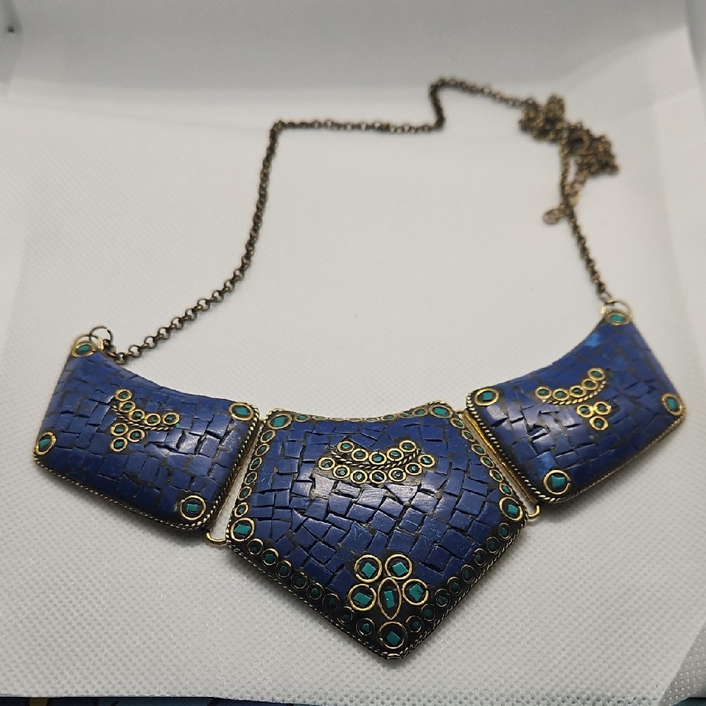 Elegant Blue and Gold Statement Necklace